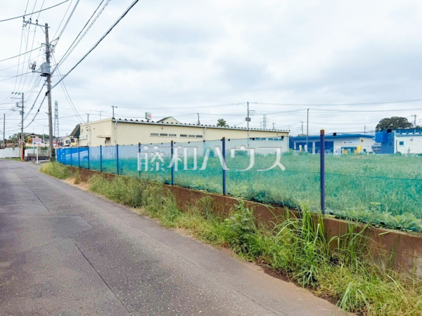 接道状況および現場風景 【東久留米市下里2丁目】 見学はしたいけど、なかなか時間が取れない・・・そんな方に出勤前や仕事終わりにマイホームを見学できるサポートをいたします。 接道状況および現場風景 【東久留米市下里2丁目】 見学はしたいけど、なかなか時間が取れない・・・そんな方に出勤前や仕事終わりにマイホームを見学できるサポートをいたします。