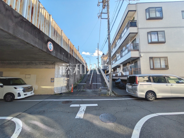 接道状況および現場風景 【八王子市中野上町4丁目】 接道状況および現場風景 【八王子市中野上町4丁目】