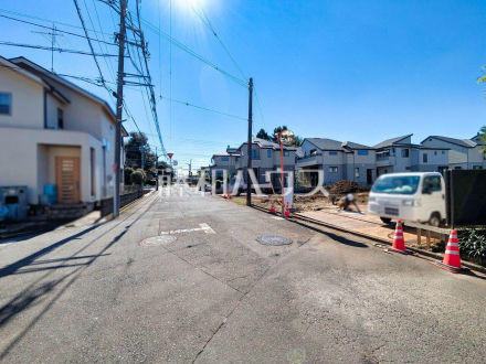 接道状況および現場風景 【東久留米市中央町4丁目】 見学はしたいけど、なかなか時間が取れない・・・そんな方に出勤前や仕事終わりにマイホームを見学できるサポートをいたします。 /撮影日2026/09/24