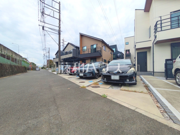≪接道状況≫ 昼夜により表情を変え、魅せる事を追求した重厚感ある外観は、時代の流れに左右されないシックなカラートーンで雰囲気を演出。絶妙なコントラストで輝きを放ちます。 【府中市小柳町2丁目】 ≪接道状況≫ 昼夜により表情を変え、魅せる事を追求した重厚感ある外観は、時代の流れに左右されないシックなカラートーンで雰囲気を演出。絶妙なコントラストで輝きを放ちます。 【府中市小柳町2丁目】