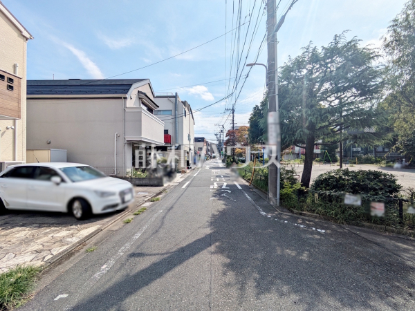 ≪接道状況≫ 利便性と、思わず深呼吸したくなる大きな空、色彩豊かな木々。この街が育んだ豊かな情景を楽しみ過ごす時が心地よいものとなるでしょう。 【調布市仙川町1丁目】 ≪接道状況≫ 利便性と、思わず深呼吸したくなる大きな空、色彩豊かな木々。この街が育んだ豊かな情景を楽しみ過ごす時が心地よいものとなるでしょう。 【調布市仙川町1丁目】