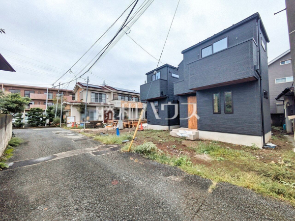 接道状況および現場風景 【西東京市向台町2丁目】 建物のプレゼンをさせていただきますので、実際の完成イメージを思い描いていただくことができます。お気軽にお問合せ下さい。 接道状況および現場風景 【西東京市向台町2丁目】 建物のプレゼンをさせていただきますので、実際の完成イメージを思い描いていただくことができます。お気軽にお問合せ下さい。