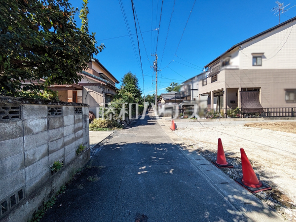 接道状況および現場風景 【北名古屋市六ツ師中屋敷】 接道状況および現場風景 【北名古屋市六ツ師中屋敷】