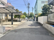 生活道路に面しているため車通りはそれほど多くなく、小さなお子さまがいるご家庭にも安心感がありそうです。 生活道路に面しているため車通りはそれほど多くなく、小さなお子さまがいるご家庭にも安心感がありそうです。