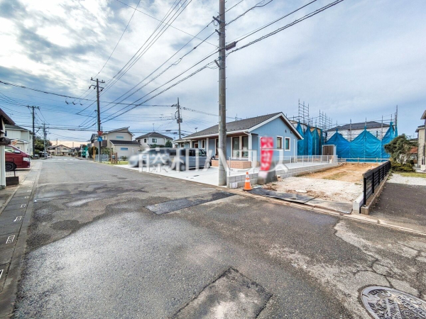 接道状況および現場風景 【所沢市小手指南4丁目】 建物のプレゼンをさせていただきますので、実際の完成イメージを思い描いていただくことができます。お気軽にお問合せ下さい。 接道状況および現場風景 【所沢市小手指南4丁目】 建物のプレゼンをさせていただきますので、実際の完成イメージを思い描いていただくことができます。お気軽にお問合せ下さい。