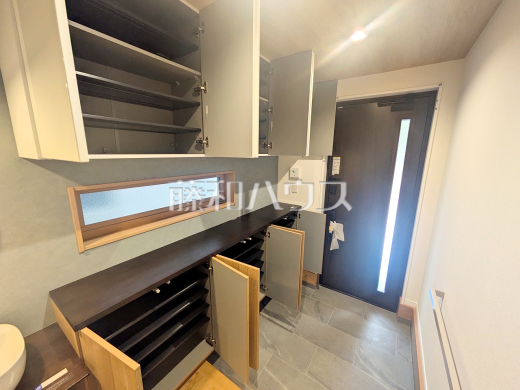 D号棟 玄関収納 【杉並区宮前5丁目】