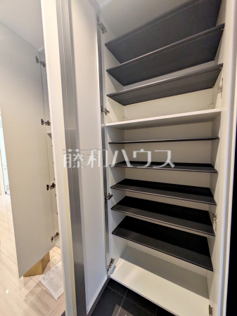 B号棟 玄関収納 【朝霞市本町1丁目】 B号棟 玄関収納 【朝霞市本町1丁目】