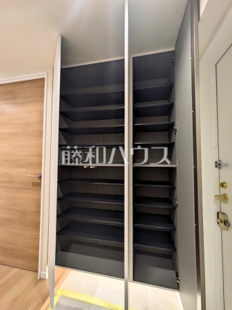 玄関収納 【西東京市富士町2丁目 ユアコート東伏見弐番館】 玄関収納 【西東京市富士町2丁目 ユアコート東伏見弐番館】